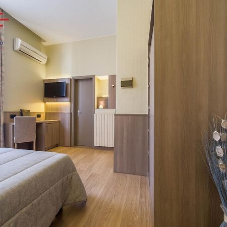 Hotel Est بيومبينوا المظهر الخارجي الصورة