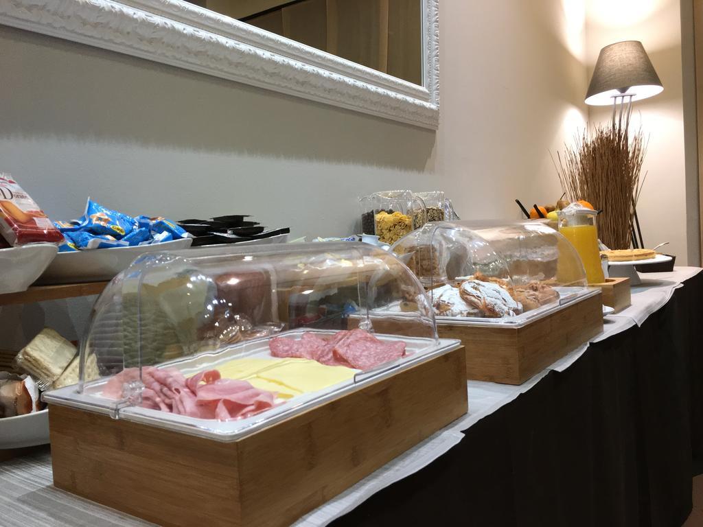 Hotel Est بيومبينوا المظهر الخارجي الصورة