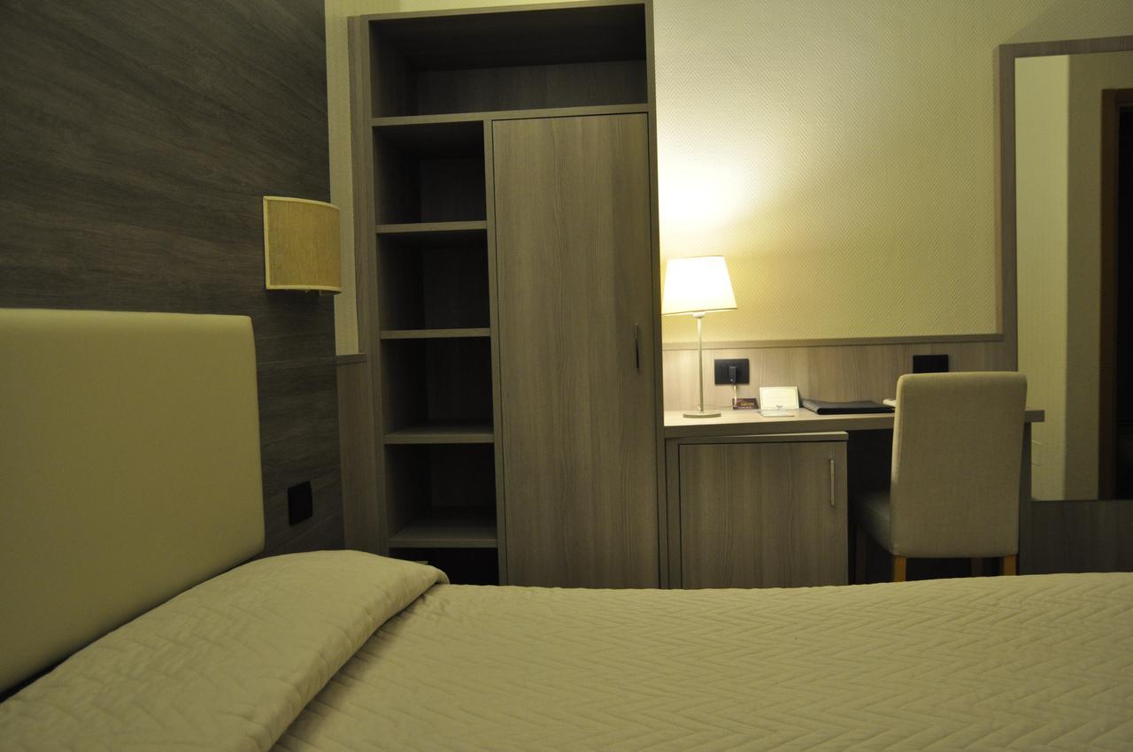 Hotel Est بيومبينوا المظهر الخارجي الصورة
