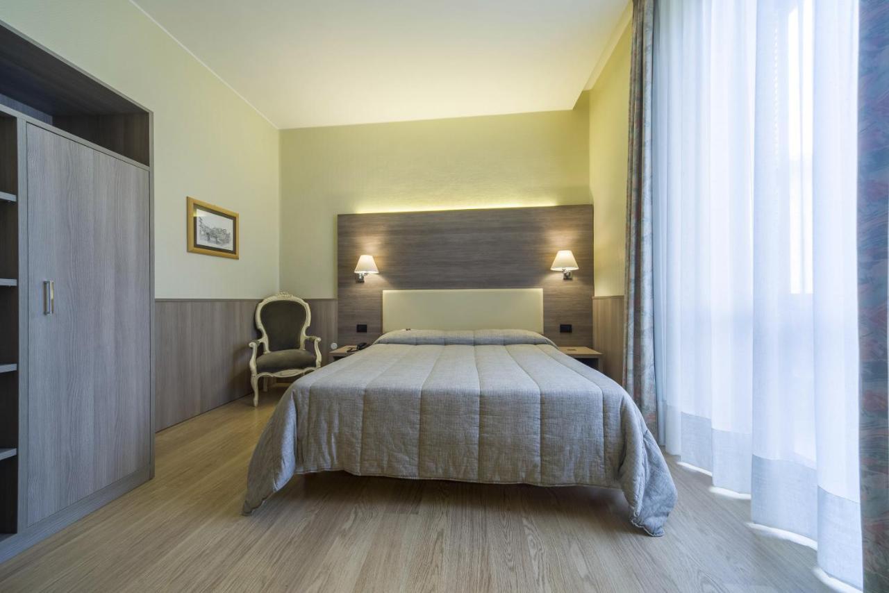 Hotel Est بيومبينوا المظهر الخارجي الصورة