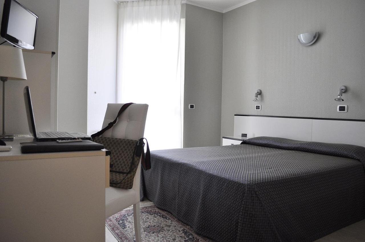 Hotel Est بيومبينوا الغرفة الصورة